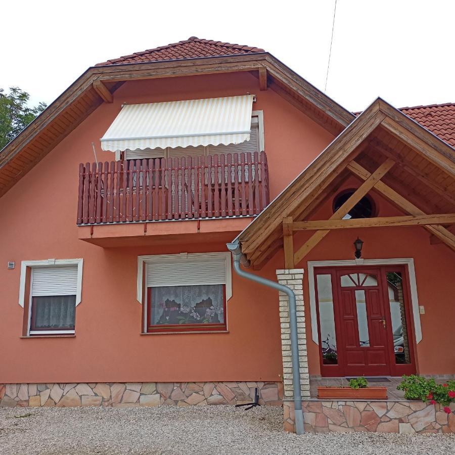 Livia Apartman Buk Exterior photo