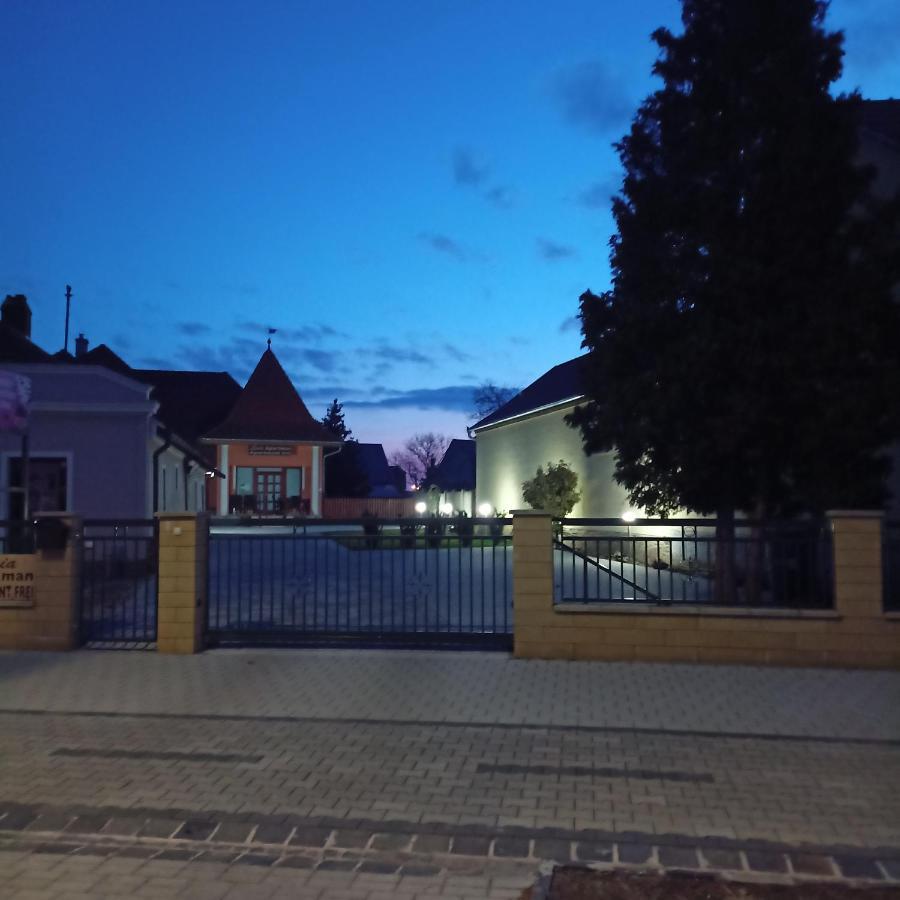 Livia Apartman Buk Exterior photo